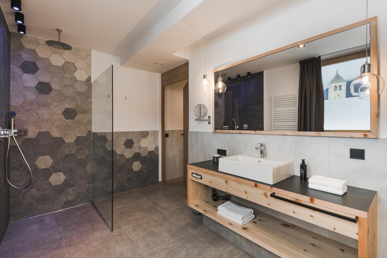 Hotel Zum Mohren Резия Екстериор снимка