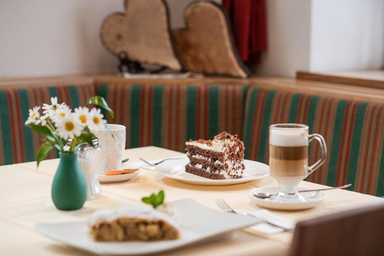 Hotel Zum Mohren Резия Екстериор снимка